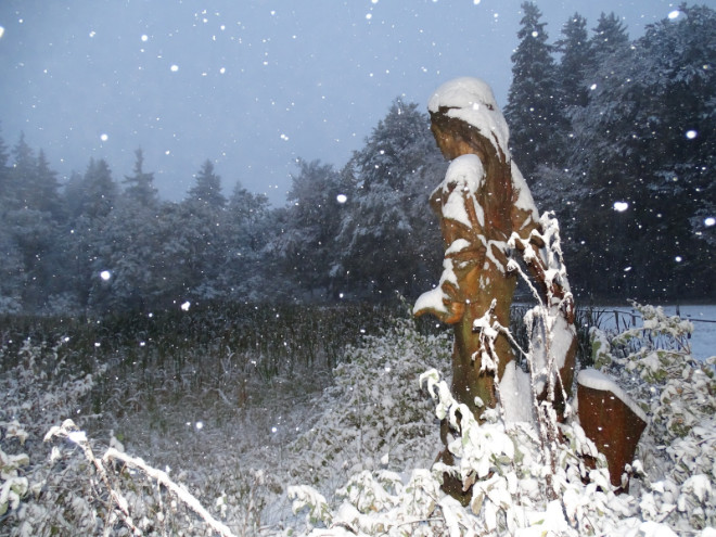 G�ttin Holle im Schnee